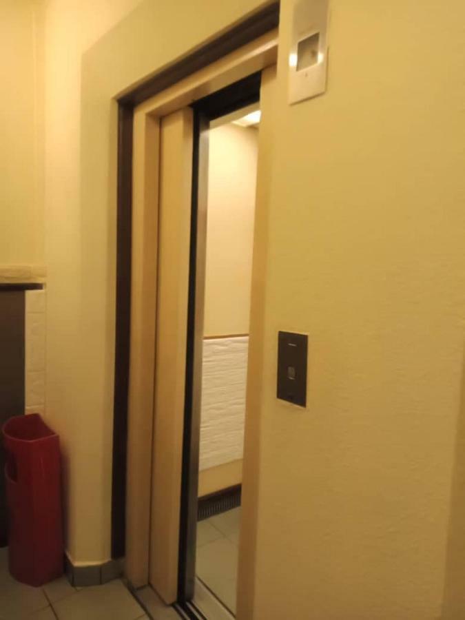 City Inn Кучинг Экстерьер фото